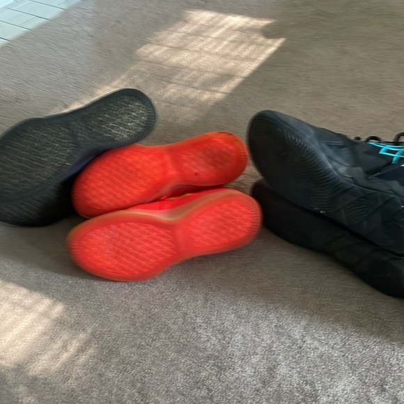 3 pairs of Puma basketball shoes - Picture 5 of 8